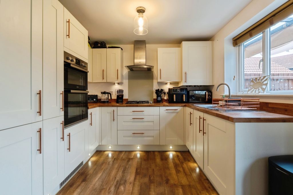 Property photo 3 of 17 Pbox-Img.Jpg