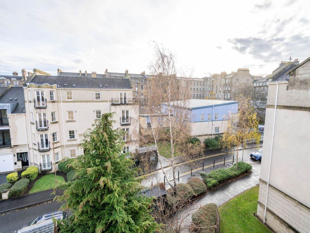 Property photo 3 of 15 5-7Huntingtonplace-10