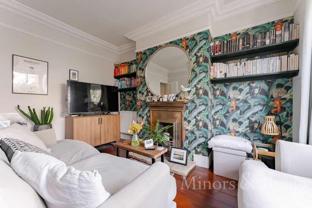 Property photo 2 of 18