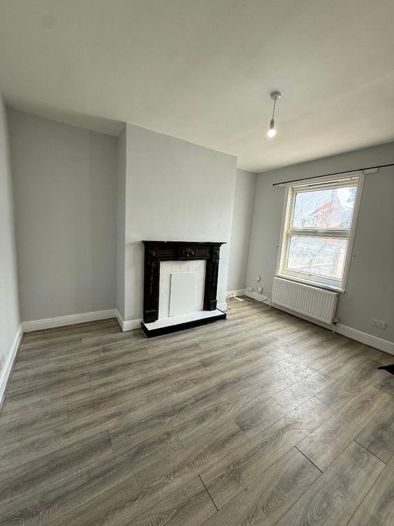 Property photo 3 of 7 Living Room