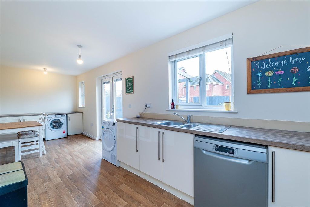 Property photo 3 of 32 Kitchen/Dining Room