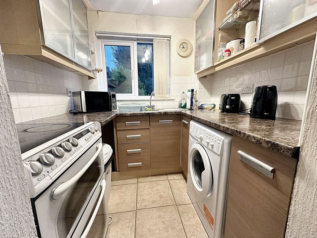 Property photo 3 of 7 Kitchen