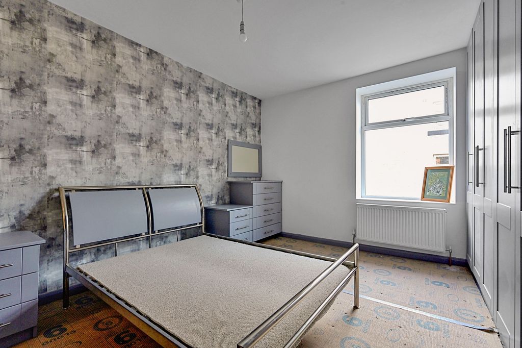 Property photo 3 of 11 Double Bedroom