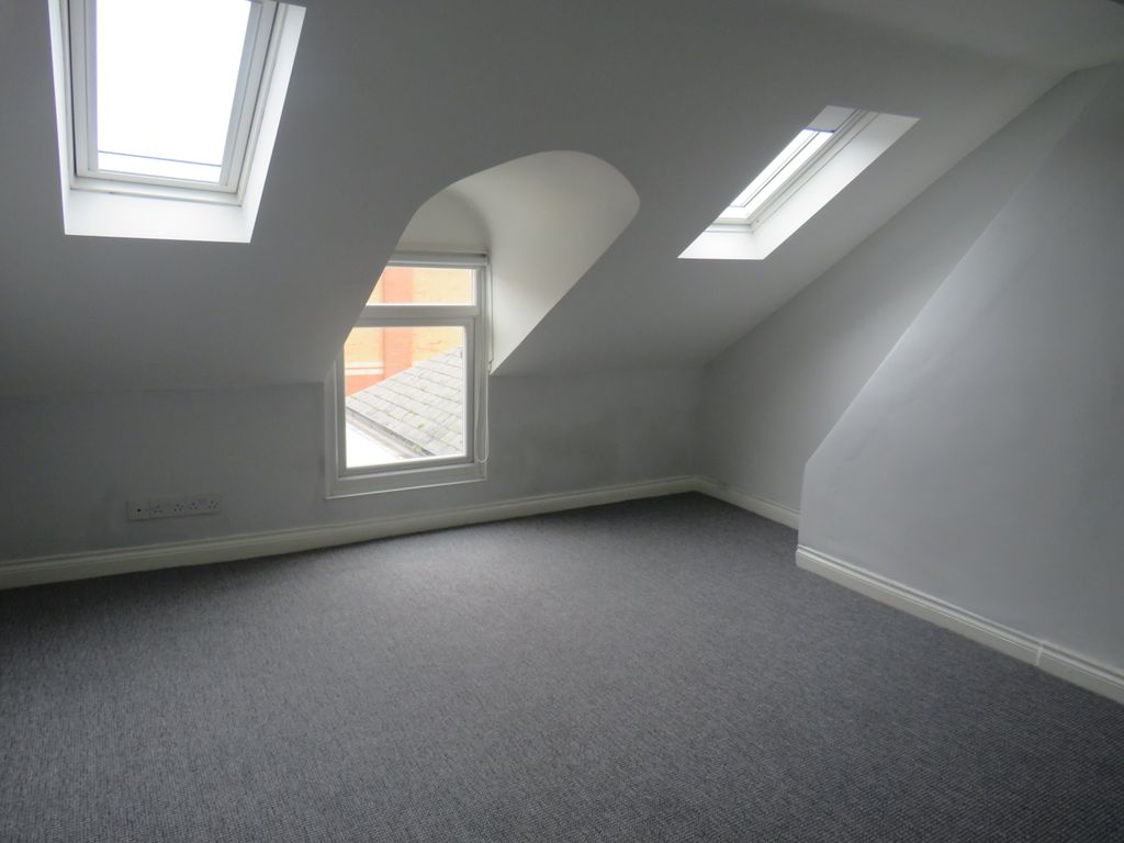 Property photo 2 of 5 Living Room