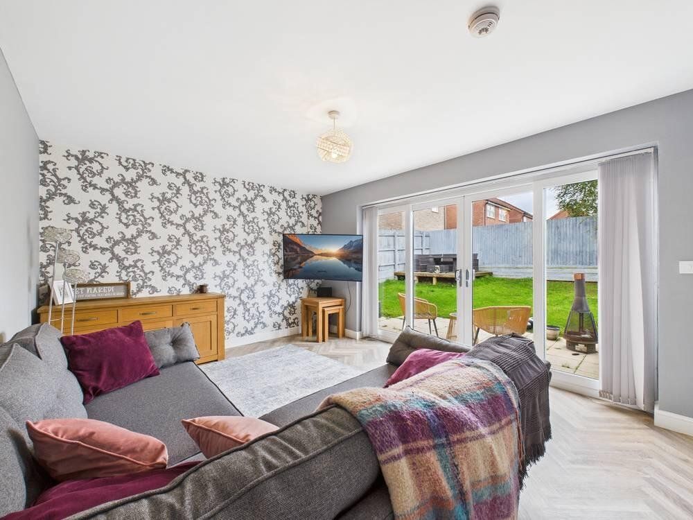 Property photo 2 of 10 Sitting Room