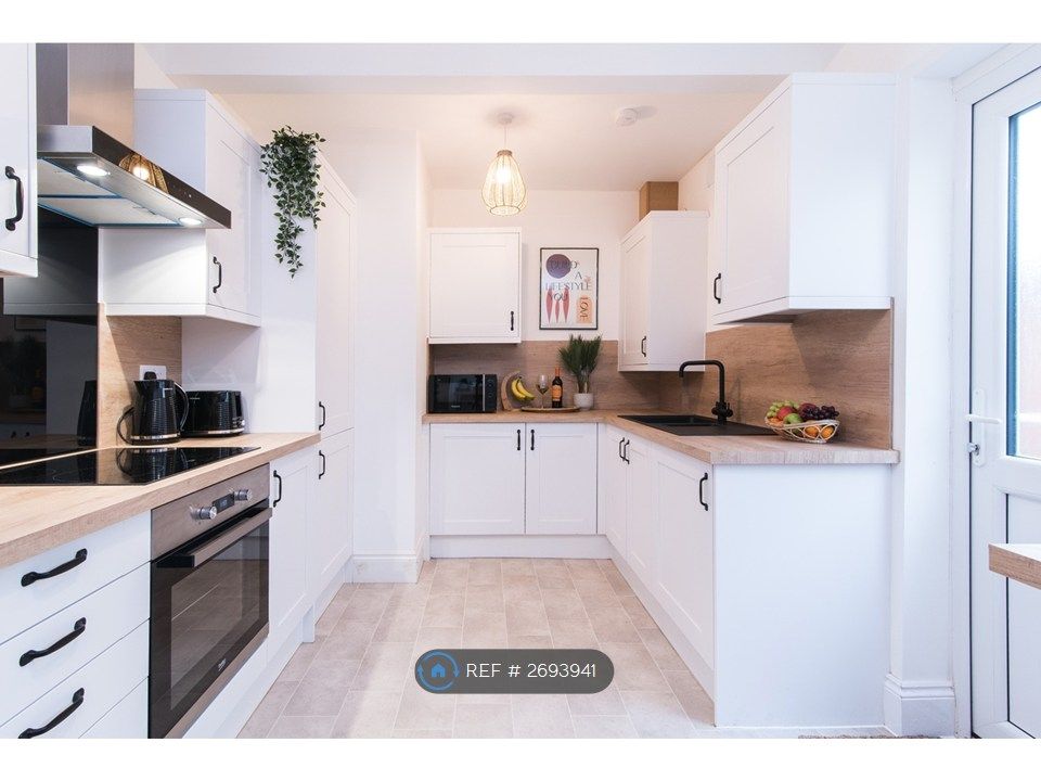 Property photo 3 of 9 138 Bath Street- Communal Area