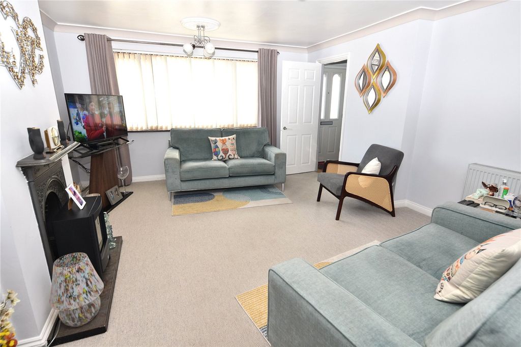 Property photo 2 of 15 Picture No. 11