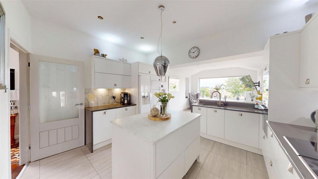 Property photo 3 of 30 Dining Kitchen
