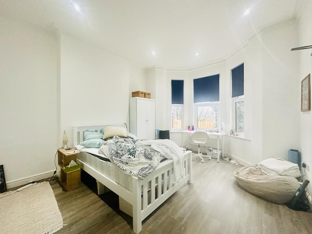 Property photo 1 of 5 Living Area