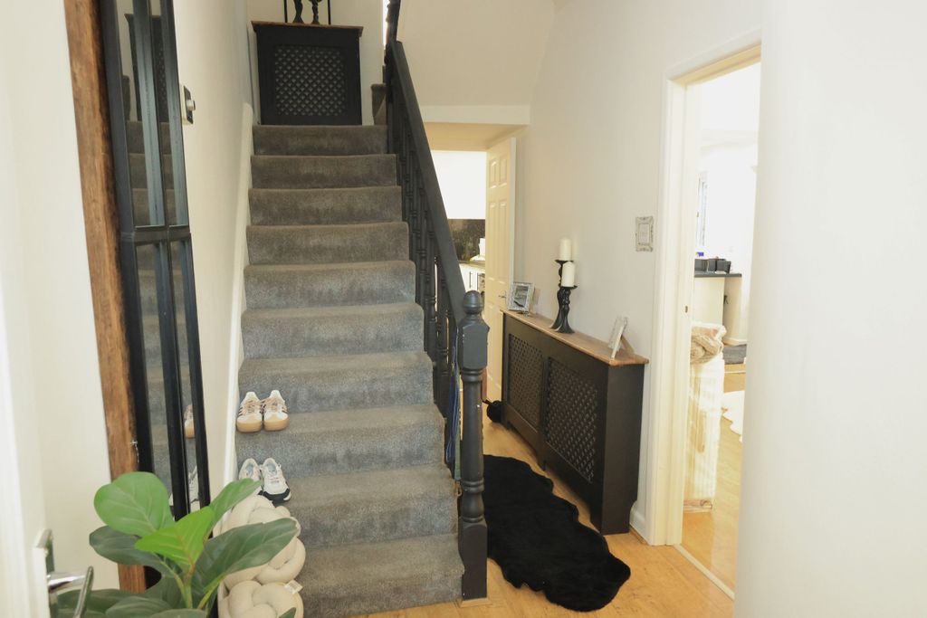 Property photo 3 of 26
