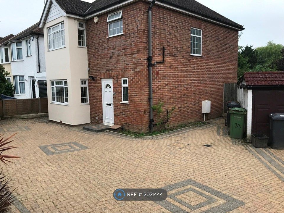 Property photo 2 of 34 Ample Parking