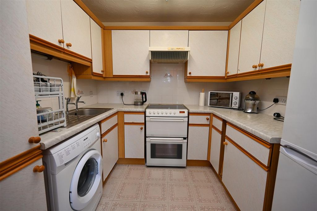Property photo 3 of 11 Kitchen.Jpg