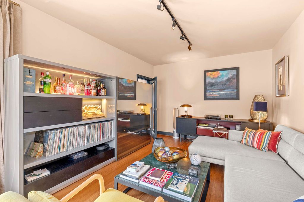 Property photo 2 of 18