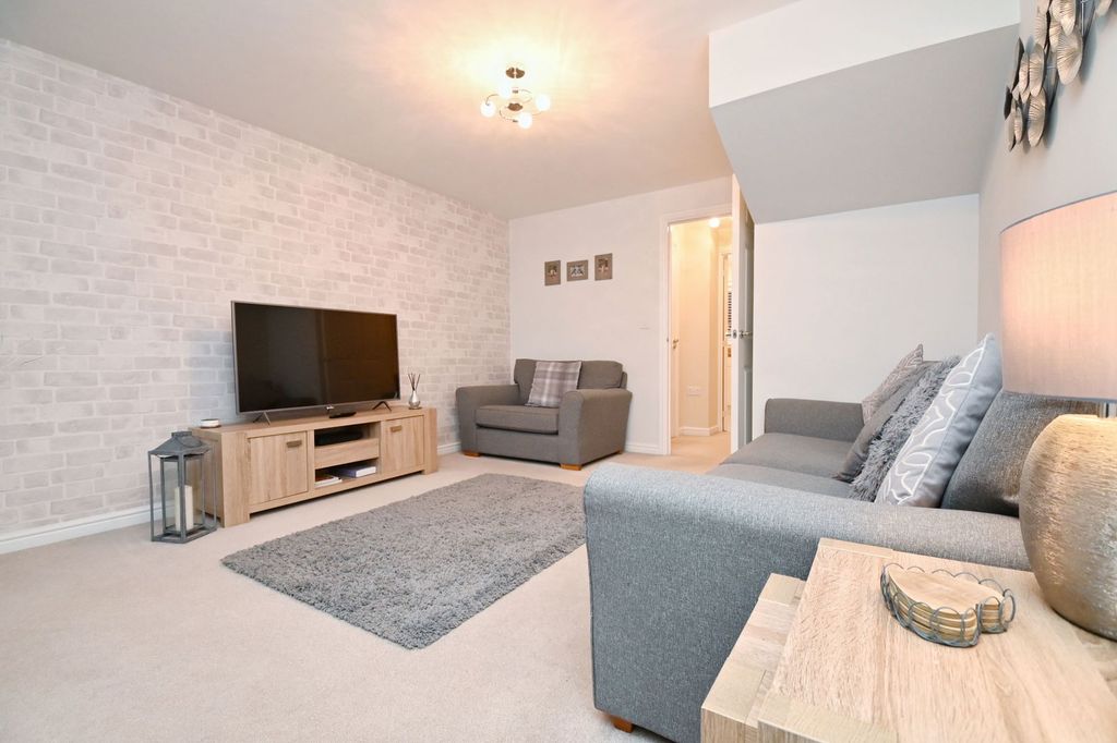 Property photo 2 of 22