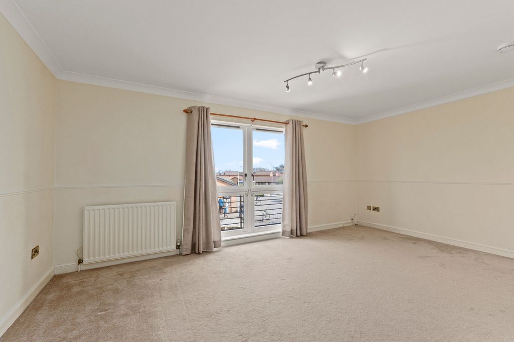 Property photo 3 of 31
