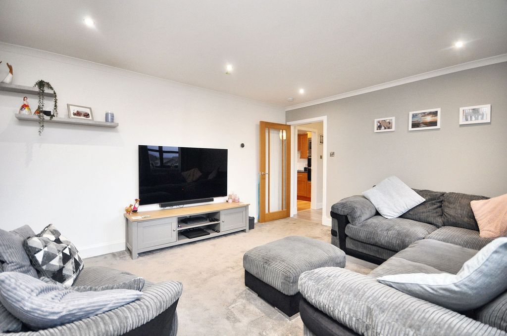 Property photo 3 of 27