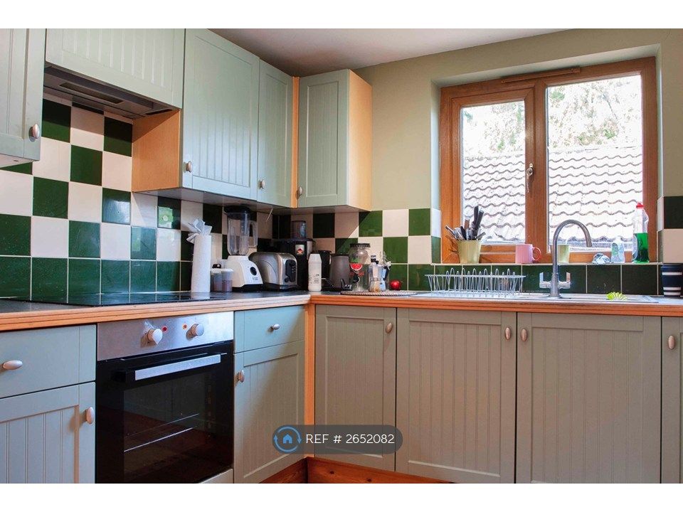 Property photo 3 of 14 Kitchen