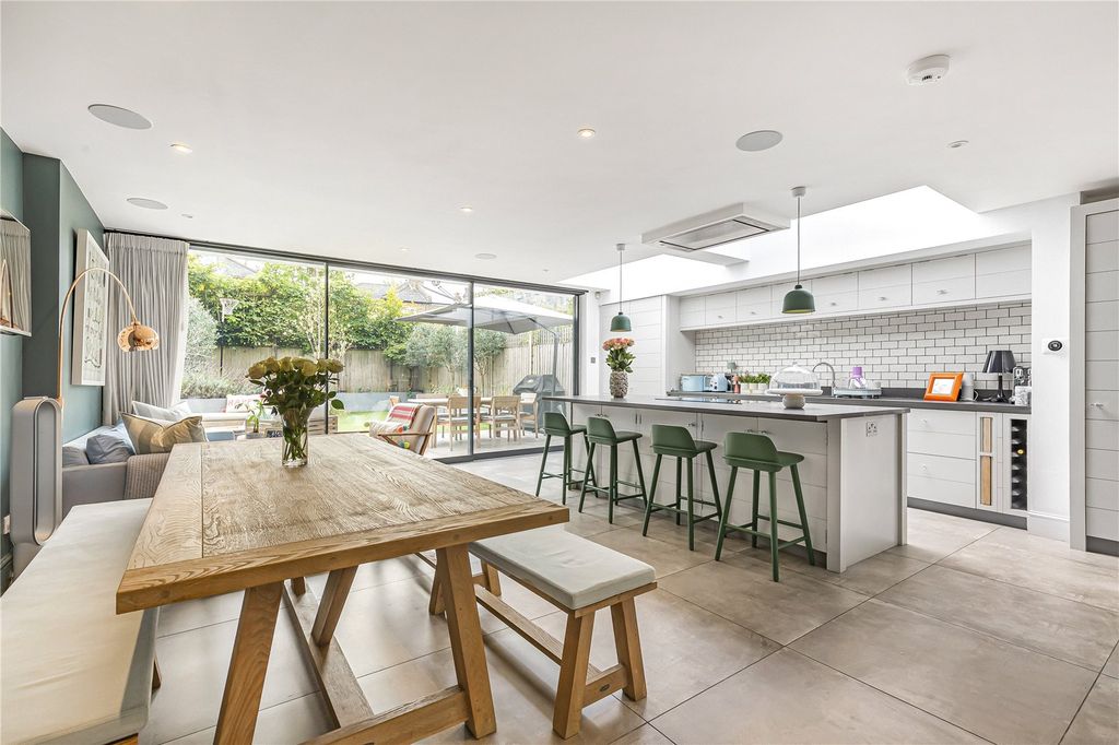 Property photo 2 of 12 Kitchen