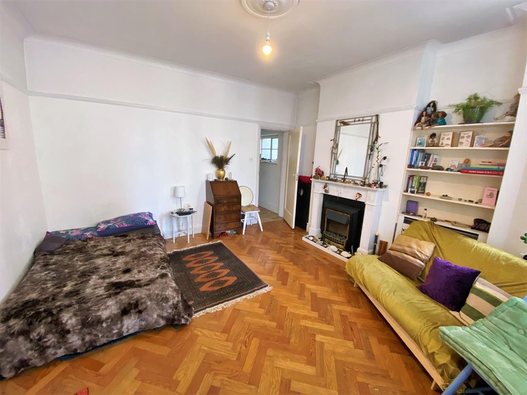 Property photo 2 of 6 Studio Room