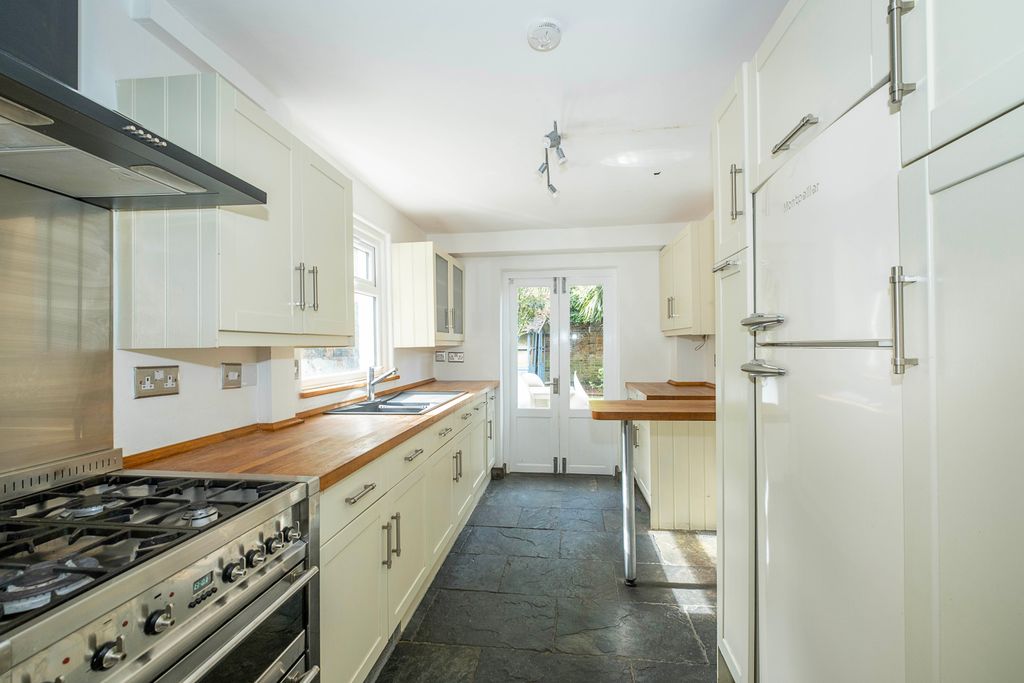 Property photo 3 of 11