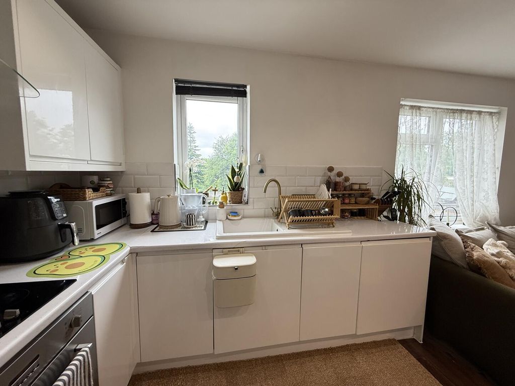 Property photo 2 of 24 Kitchen
