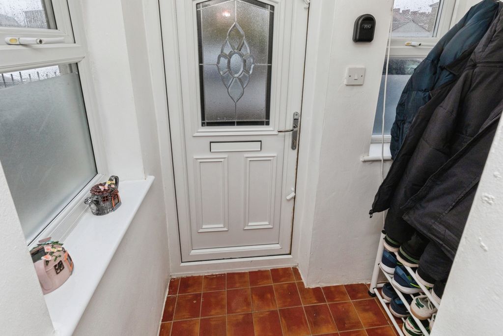 Property photo 3 of 20 Porch