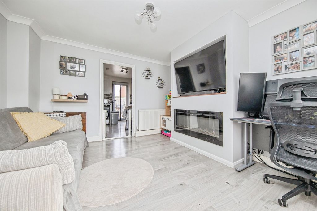 Property photo 2 of 14