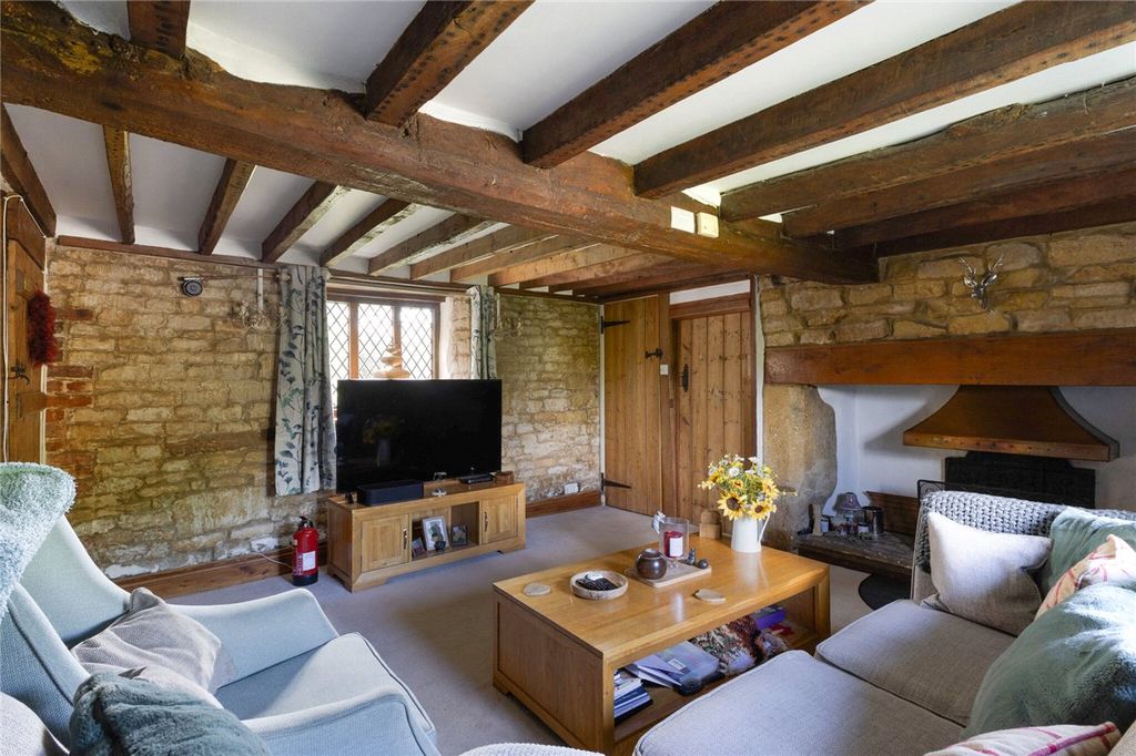 Property photo 2 of 14 Sitting Room