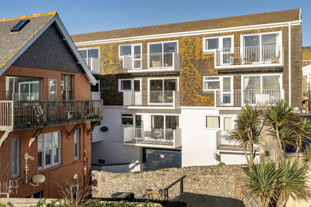 Property photo 2 of 25 Exterior