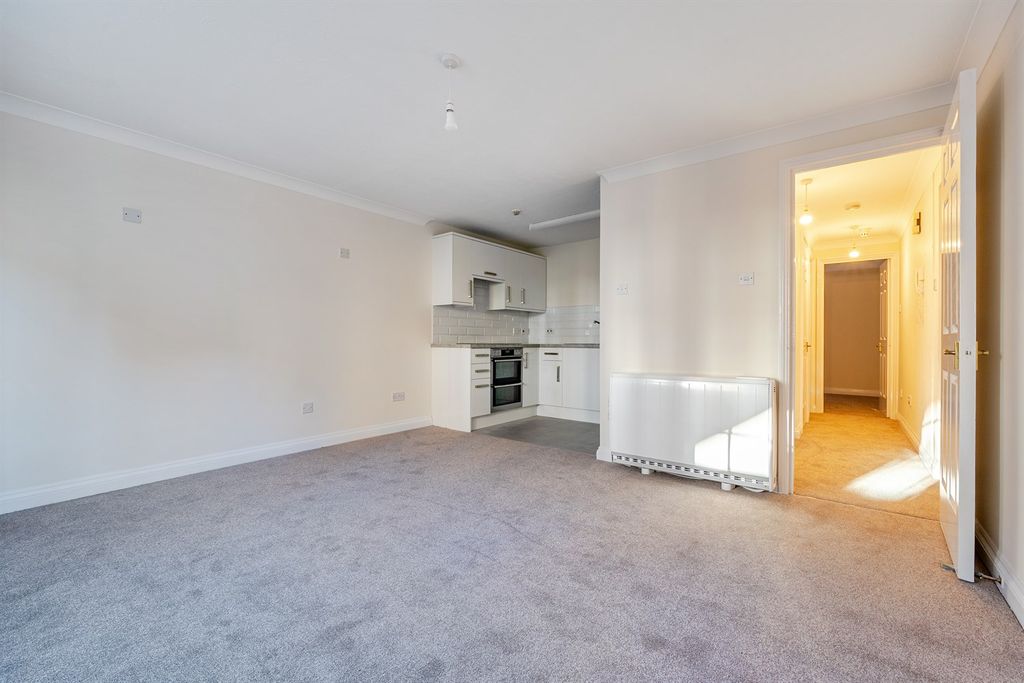 Property photo 3 of 9 Living Area