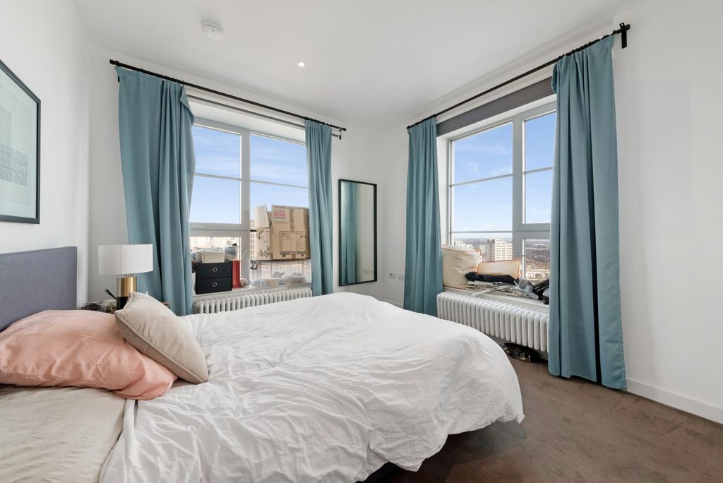 Property photo 3 of 12