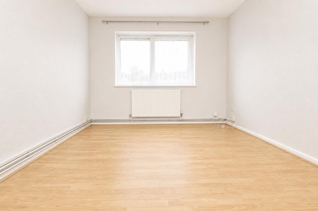 Property photo 3 of 11 Bedroom 1