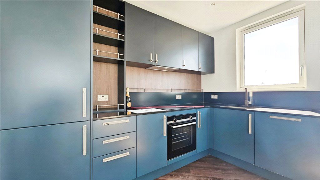 Property photo 3 of 18 Kitchen