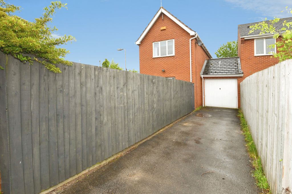Property photo 2 of 28