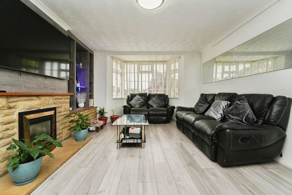 Property photo 3 of 19 Photo