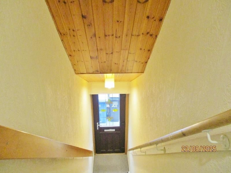 Property photo 2 of 8 Stairwell