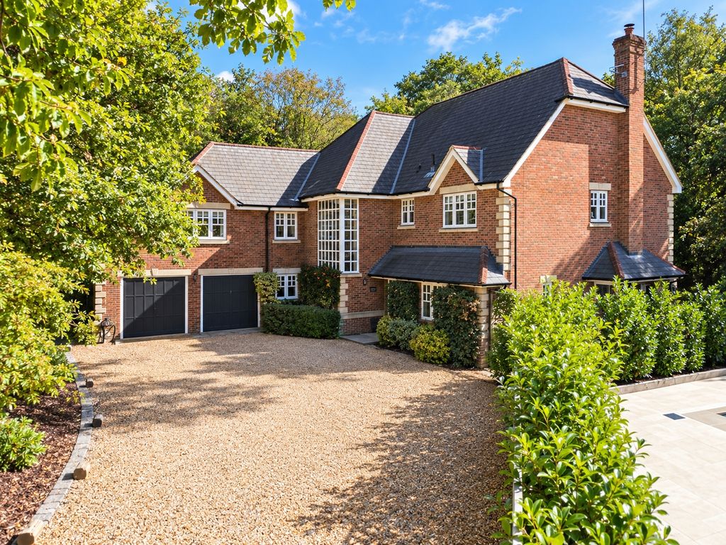 Property photo 1 of 17 Redhill Lodge
