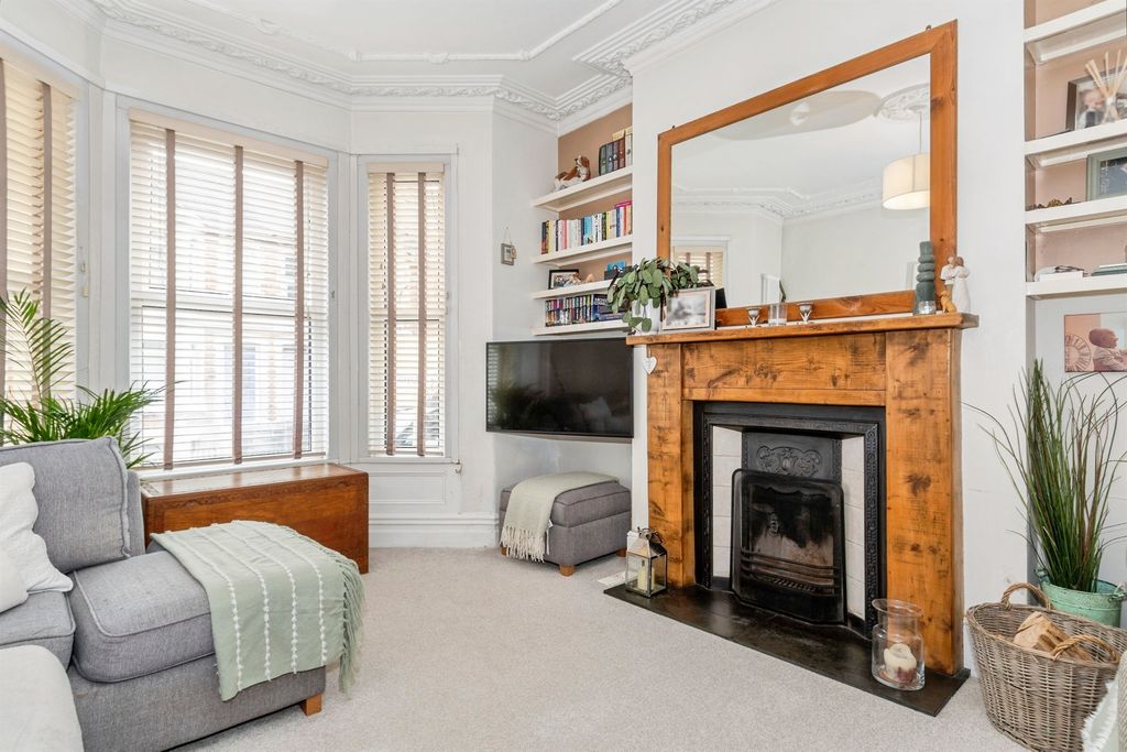 Property photo 2 of 17