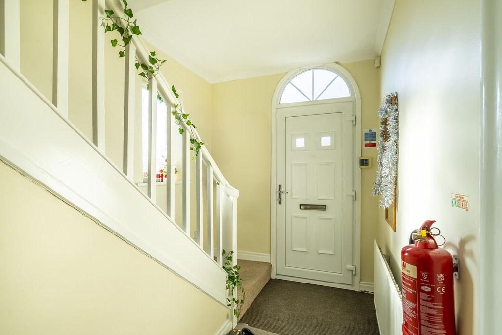 Property photo 2 of 13 Hallway