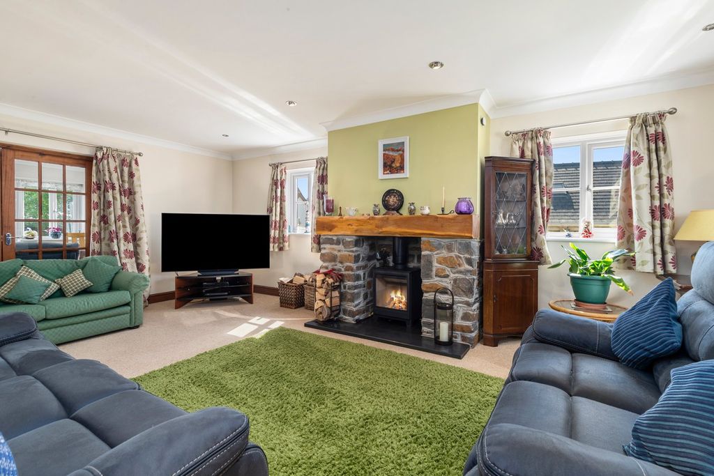 Property photo 3 of 37