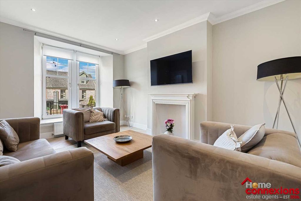 Property photo 2 of 24 Lounge (1)