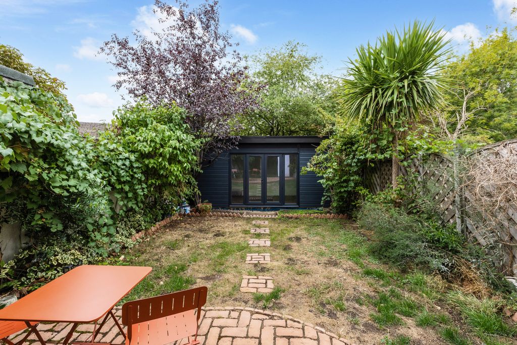 Property photo 2 of 33