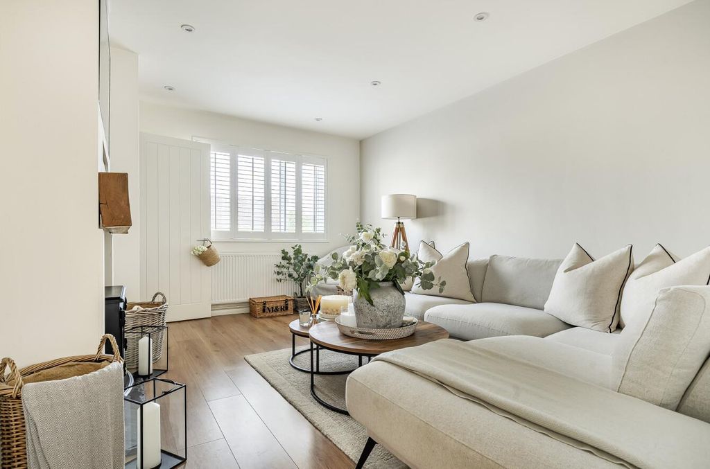 Property photo 2 of 22 1330329-13-6888F9E32ee05.Jpg