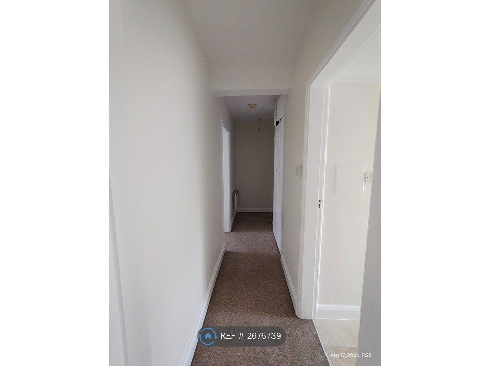Property photo 3 of 11 Hallway