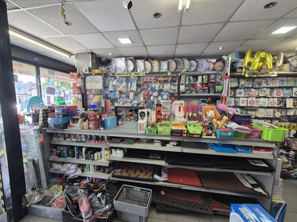 Property photo 2 of 6 Shop