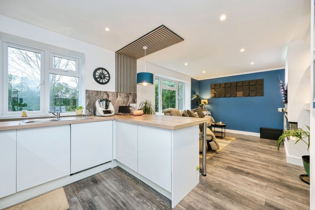 Property photo 3 of 20 Pbox-Img.Jpg