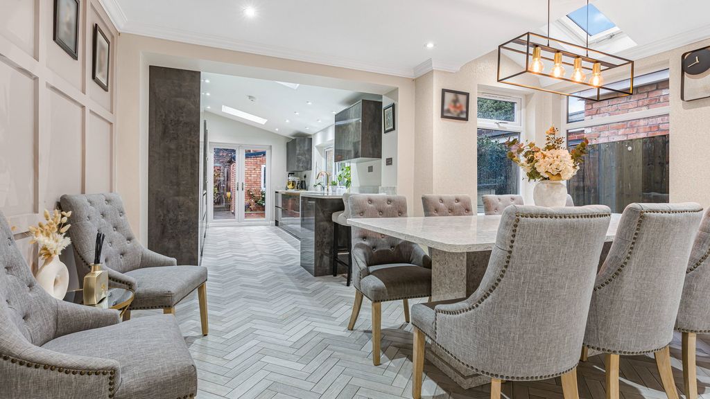 Property photo 2 of 22