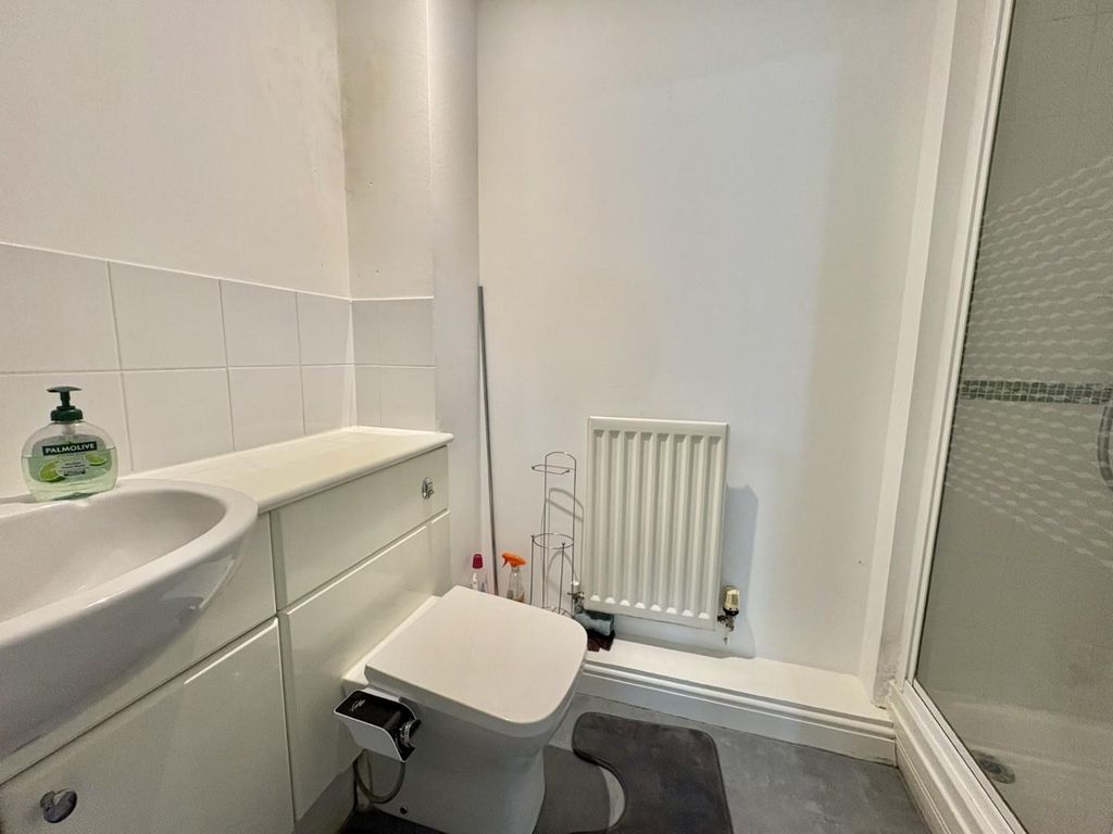 Property photo 3 of 8 En Suite.Jpg