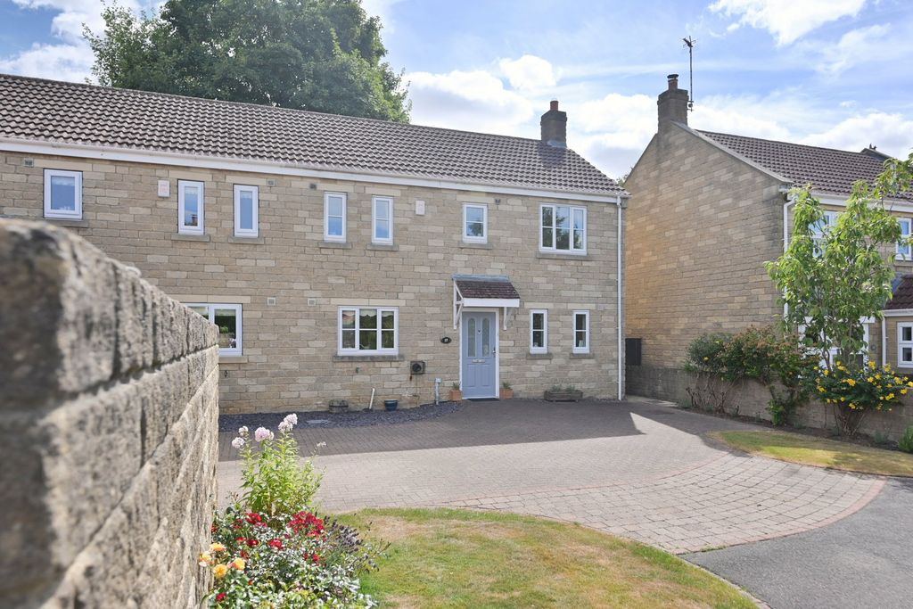 Property photo 1 of 28