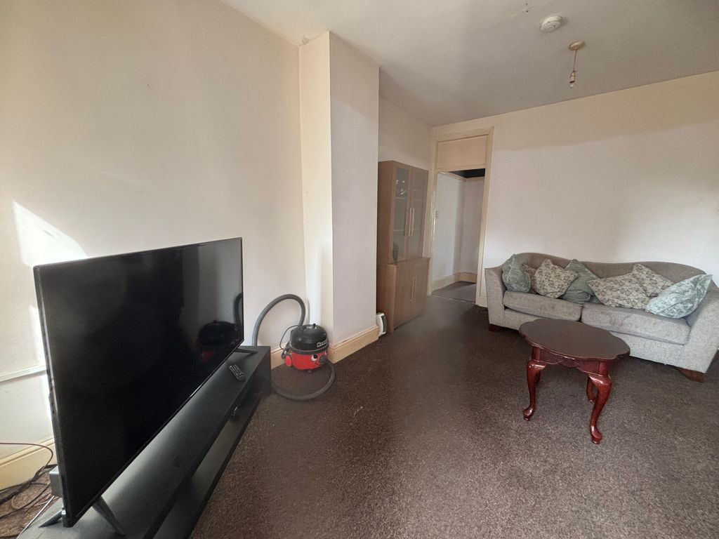 Property photo 1 of 7 Lounge 
